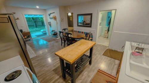 Coastal forest cabin retreat in Pender Harbour, Sunshine Coast BC. Pet friendly!