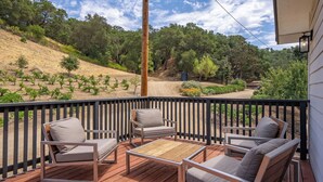A deck with outdoor furniture, a view of a vineyard, and a hillside with trees. - Stampede Loft at The 8 Mile by Avantstay Private Porch + Full Kitchen Ranch Acreage + Trails (Santa Margarita)