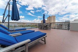 Outdoor dining - Penthouse With Epic Views (Orlando)