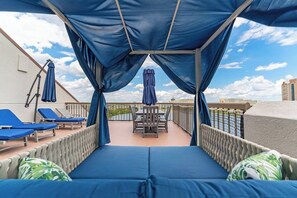 Outdoor dining - Penthouse With Epic Views (Orlando)