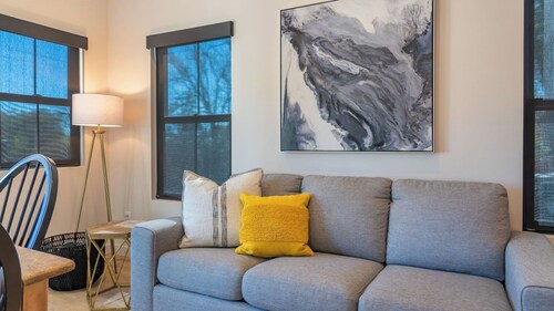 Fiorella Sofia-vine Cottages by Avantstay Two Connecting King Suites Downtown Paso Robles