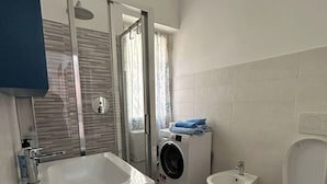 Doccia, asciugacapelli, bidet, asciugamani