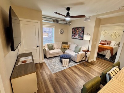 Monroe Lofts Suite 1 Downtown 2BR Apartment
