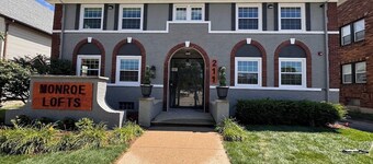 Monroe Lofts Suite 1 Downtown 2BR Apartment