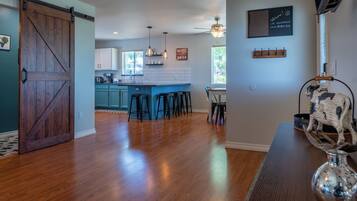 House (2 Bedrooms) | Interior