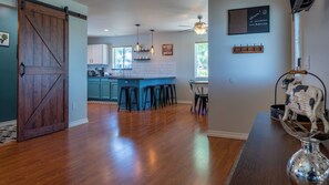House (2 Bedrooms) | Interior - 46 West Walnut Hill by Avantstay Vineyard Views + Gourmet Kitchen Near Downtown Paso Robles (Paso Robles)