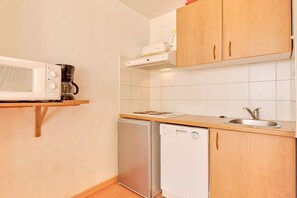Private kitchen - Residence Vacanceole Les Balcons Du Soleil (Germ)