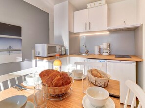 Private kitchen - Residence Vacanceole Les Balcons Du Soleil (Germ)