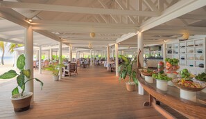 Outdoor dining - Diamonds Athuruga Maldives Resort and SPA (Athuruga Island)