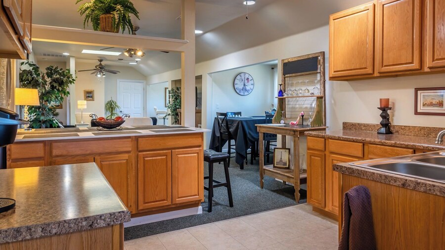 The Penthouse by Avantstay Downtown Condo + Cal King Beds Historic Bates Plaza, Paso Robles