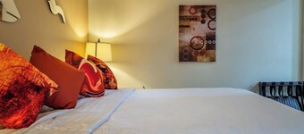 The Penthouse by Avantstay Downtown Condo + Cal King Beds Historic Bates Plaza, Paso Robles