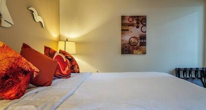 The Penthouse by Avantstay Downtown Condo + Cal King Beds Historic Bates Plaza, Paso Robles