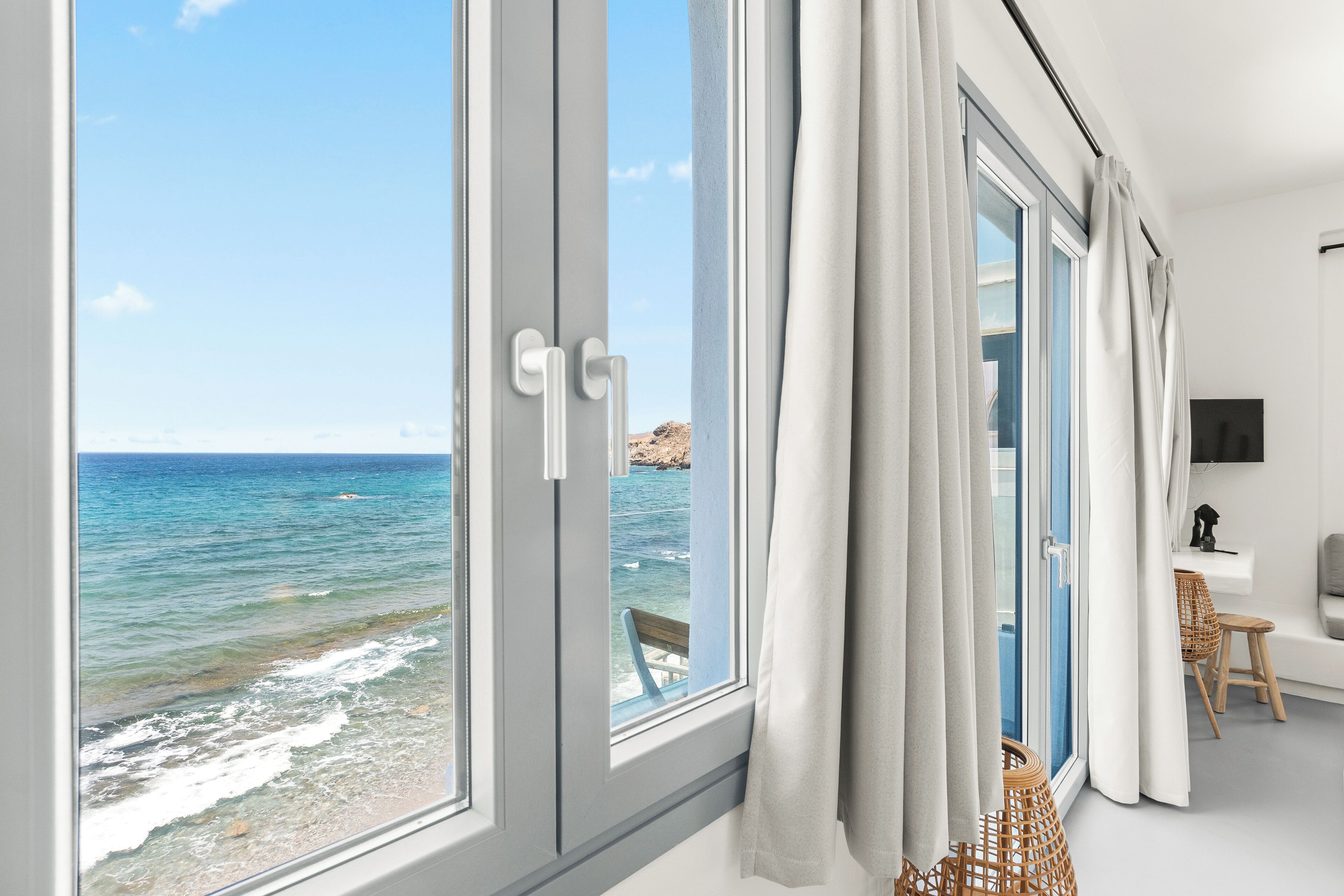 Deluxe Suite, Sea View | Interior
