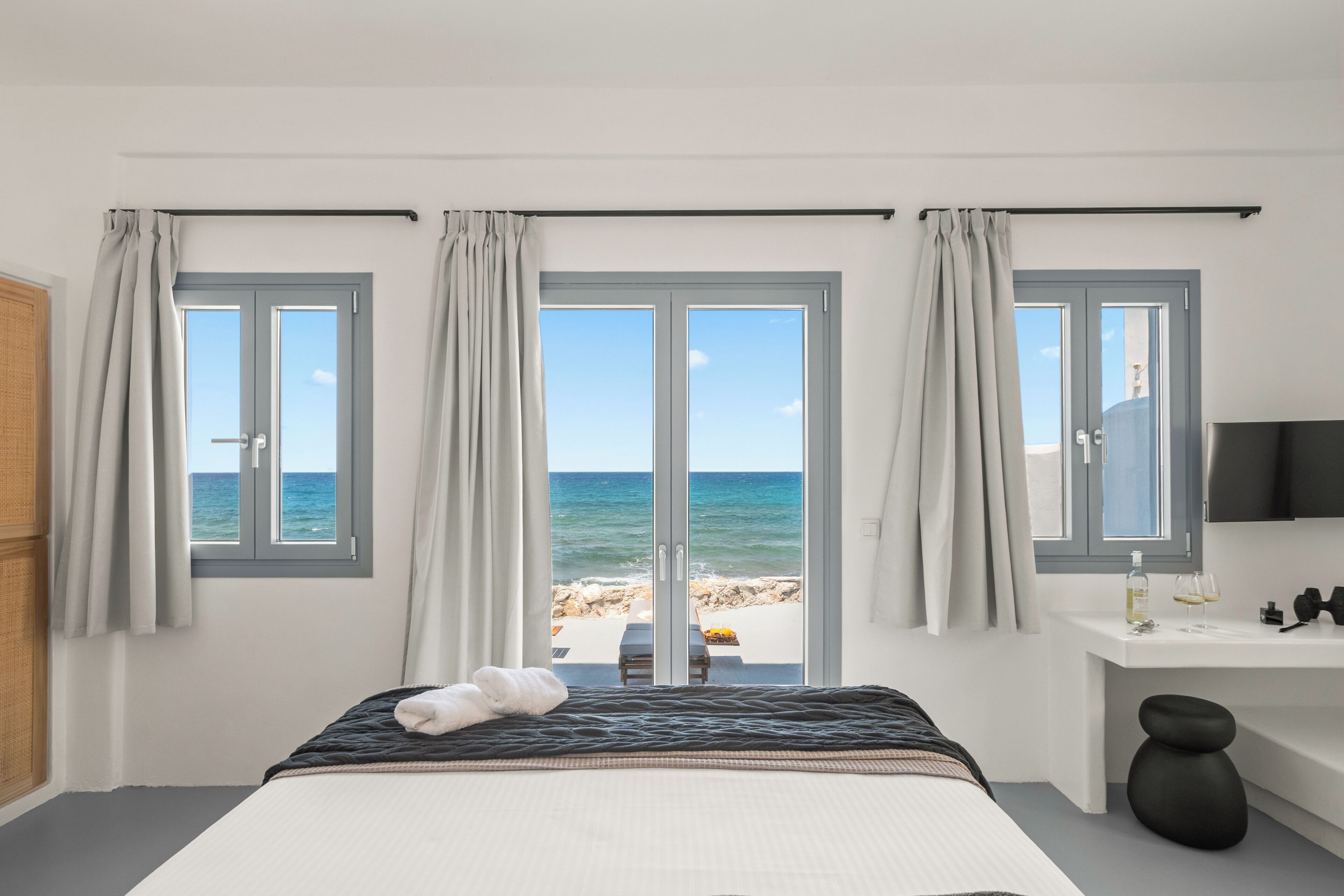 Suite superior, vistas al mar | Caja fuerte, cortinas opacas, sistema de insonorización