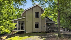 Exterior - Cozy 2BD 2BA Hideaway w/ Pond Views & Firepit (East Stroudsburg)