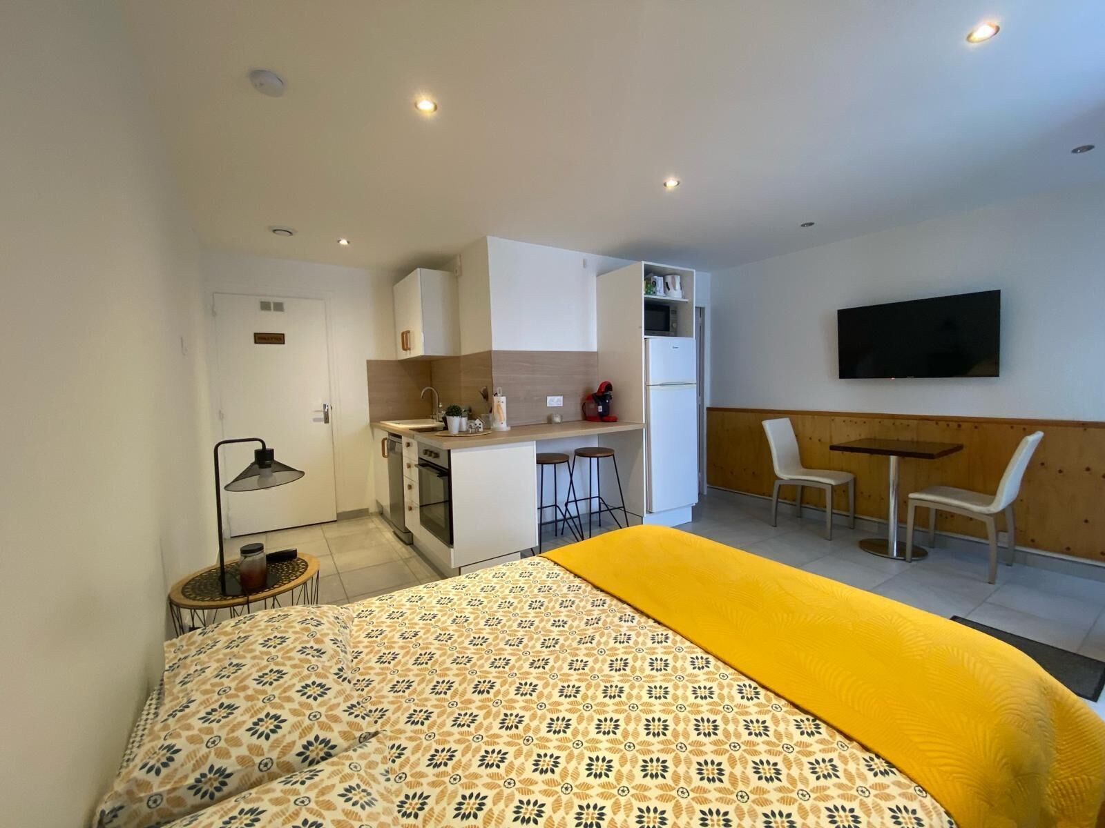 Iron/ironing board, Internet, bed sheets