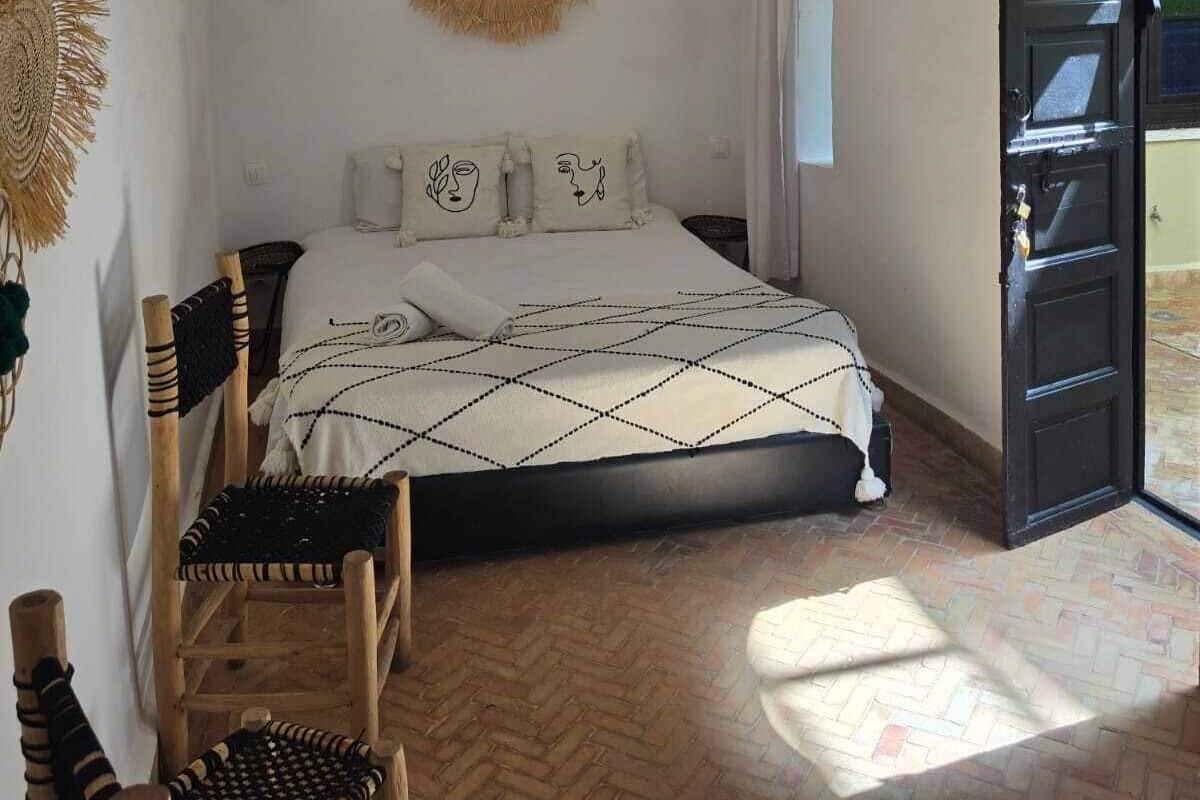 Chambre Double Tradition, salle de bains privée | Coffres-forts dans les chambres, rideaux occultants, Wi-Fi gratuit