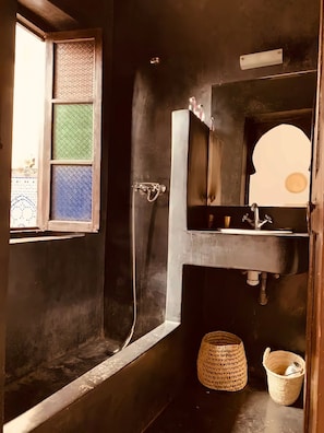 Superior Triple Room, Private Bathroom | Bathroom