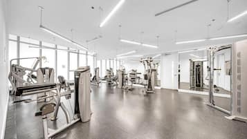 Apartment, Stadtblick | Fitnessbereich