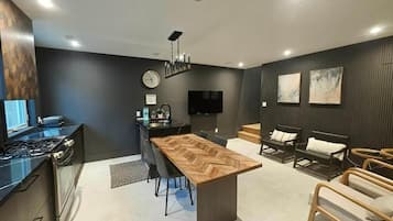 Apartamento familiar | Cocina privada | Frigorífico, microondas, horno y placa de cocina