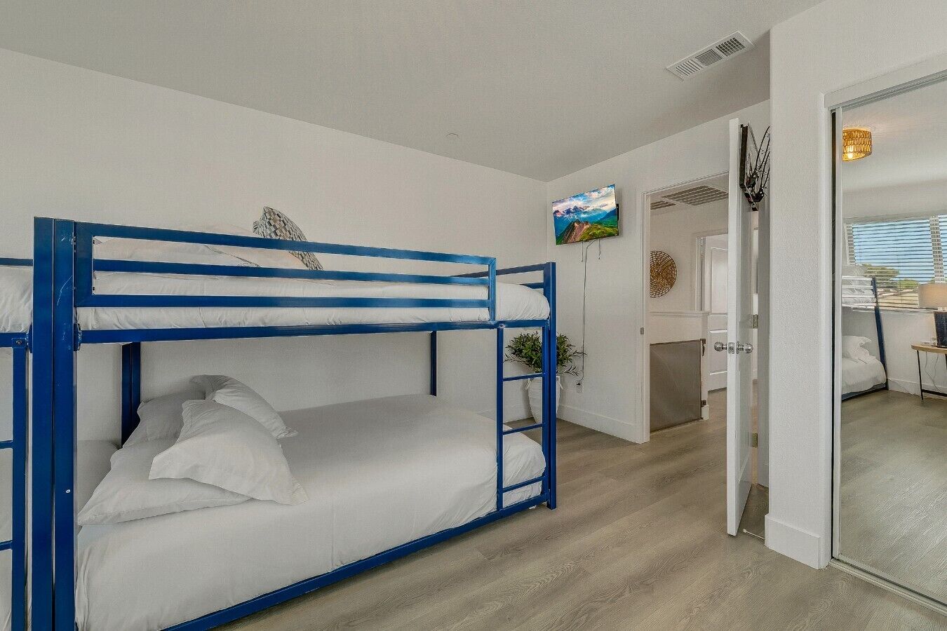 8 Schlafzimmer, Bügeleisen/Bügelbrett, Reisekinderbett, WLAN