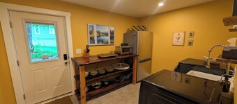 Welcome to Athabasca Abode!!
Your home away from home.