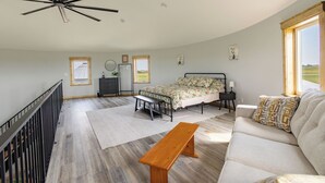 Living area - Grain Bin and outdoor bar with countryside views, cows, & beautiful Iowa scenery (Stuart)