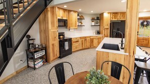 Private kitchen - Grain Bin and outdoor bar with countryside views, cows, & beautiful Iowa scenery (Stuart)