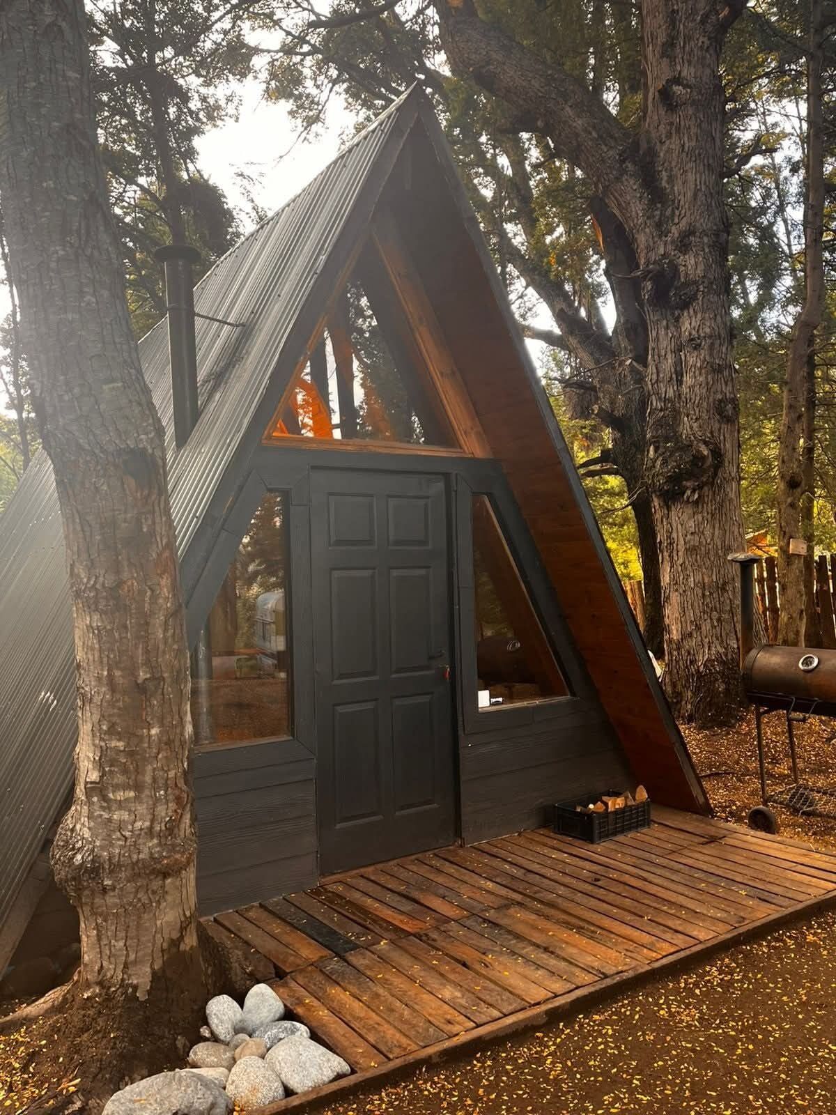 Deluxe Cabin, Patio, Garden View | Property grounds
