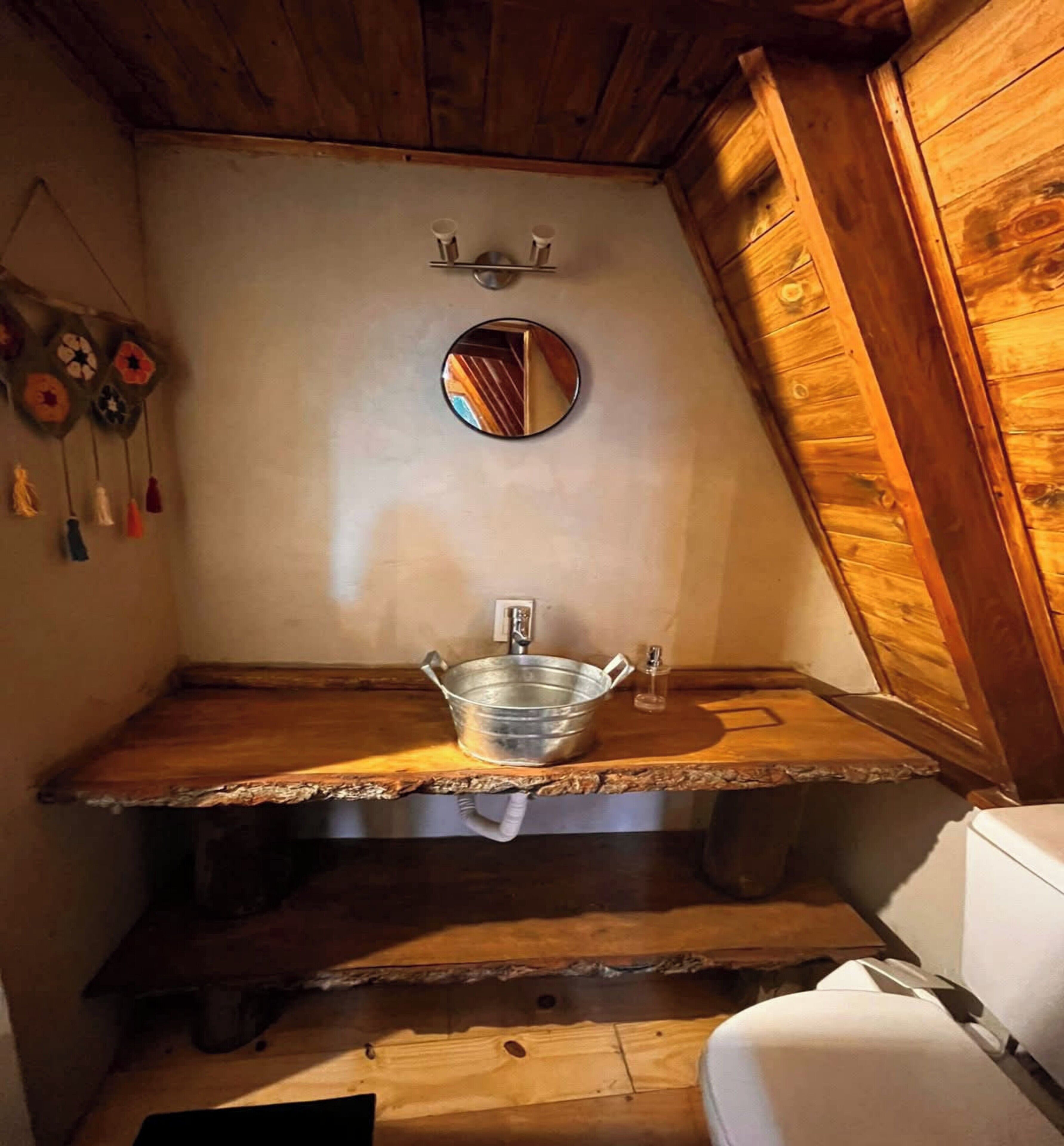 Deluxe-Ferienhütte, Terrasse, Gartenblick | Badezimmer | Kostenlose Toilettenartikel, Haartrockner, Handtücher, Seife