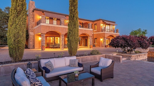 Mira Vista Vineyard Estate by Avantstay Infinity Pool 82-acre Estate