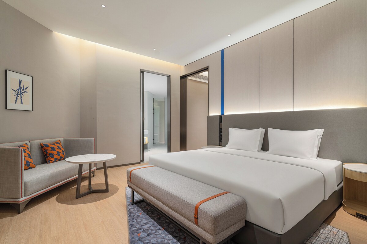 1 Bedroom Suite City View | Premium bedding, down duvets, desk, laptop workspace