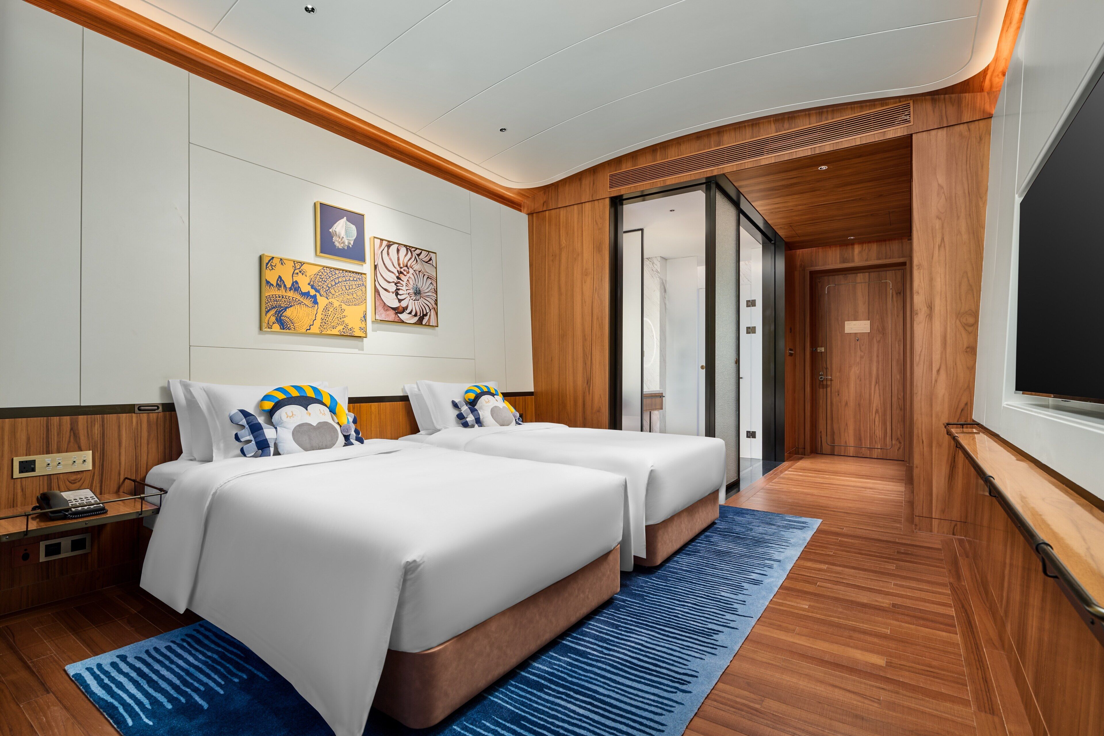 Minibar, laptop workspace, blackout curtains, soundproofing