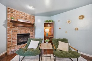 Unclassified image, 5 of 45, button - Lovely 3-bedroom house with AC in enjoyable Yukon neighborhood (Yukon)