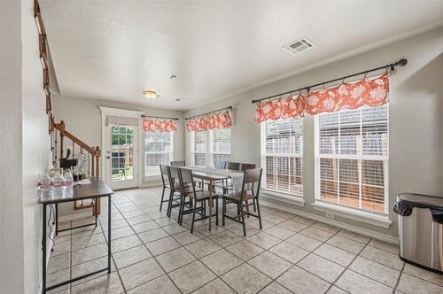 Lovely 3-bedroom house with AC in enjoyable Yukon neighborhood