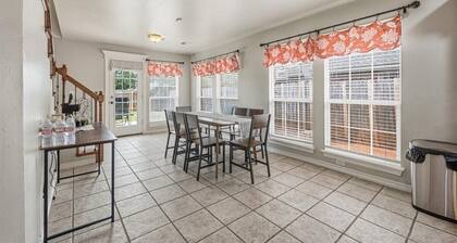 Lovely 3-bedroom house with AC in enjoyable Yukon neighborhood