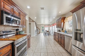Unclassified image, 2 of 45, button - Lovely 3-bedroom house with AC in enjoyable Yukon neighborhood (Yukon)