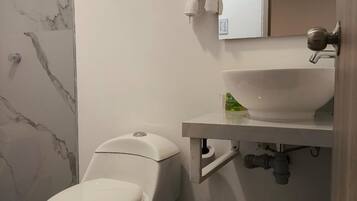 Basic Apartment | Bathroom | Towels, soap, toilet paper