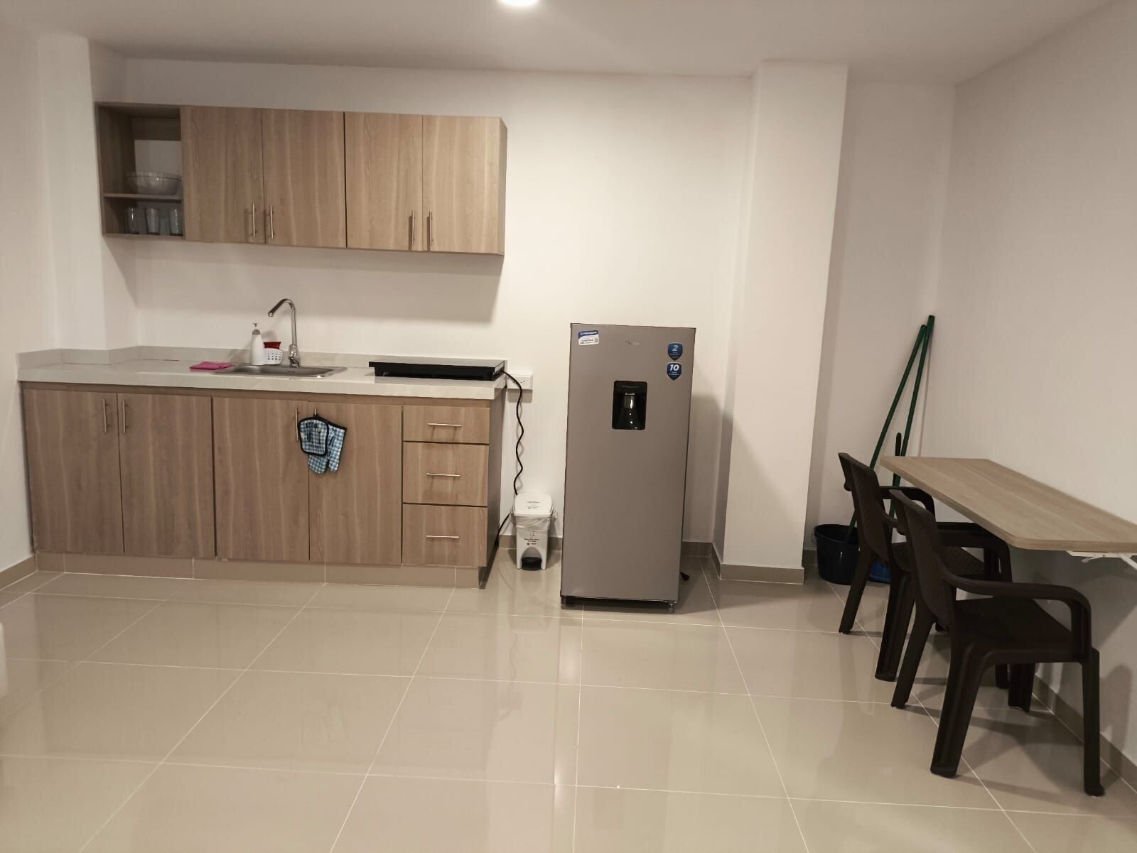Basic Apartment | Dining