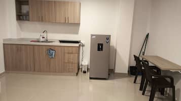 Basic Apartment | Dining