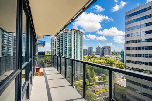 Cozy 2BR 2BA Condo | Steps to Subway | Pool & Gym