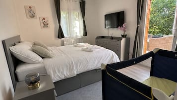 Iron/ironing board, WiFi, bed sheets