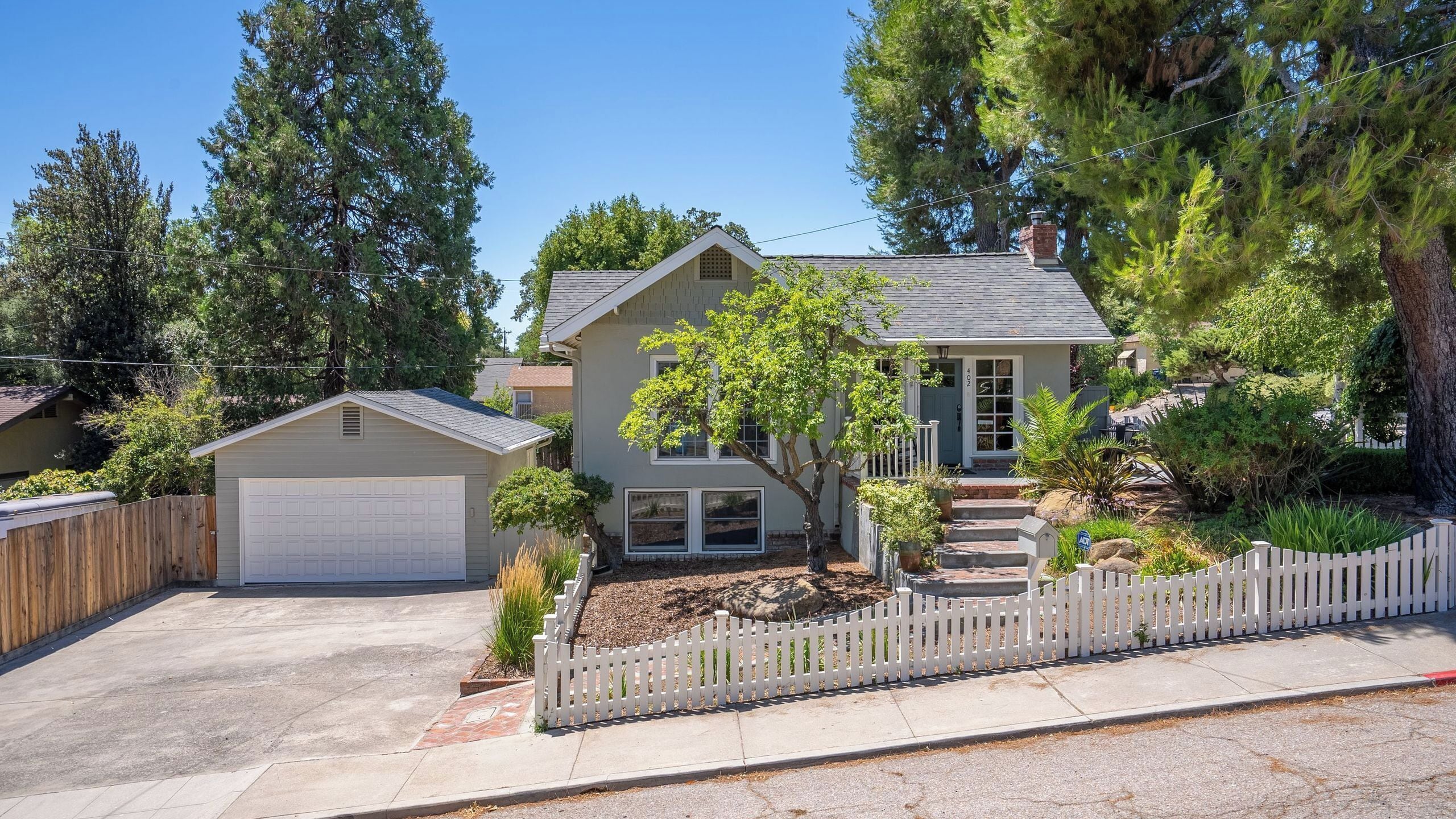 House (3 Bedrooms) | Front of property