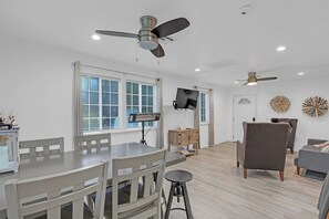 Cottage dành cho gia đình, quang cảnh núi | Khu ăn uống