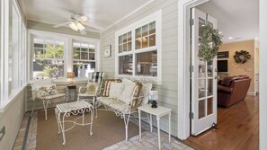 A cozy room with a sofa, a table, and a chair near a window. - 13th Street Retreat by Avantstay Ensuite Suites + Sun Porch & Patio Downtown Paso Robles (Paso Robles)