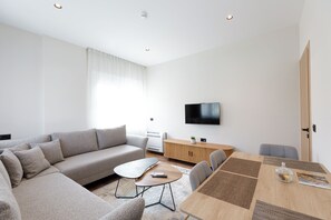 Smart TV - Lumora Living Modern Apartment • Free Parking (Gjirokastër)