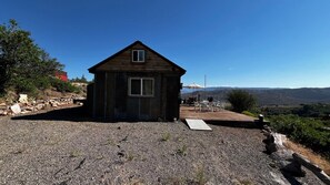 Exterior - Quirky Cabin - aka the Rustic Retreat (Gunnison)