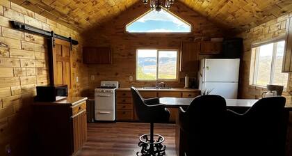 Quirky Cabin - Lake and Mountain Views