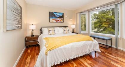 2-Minute DRIVE to Jasper National Park | 5 Bedrooms / 4 Bathrooms & 8 Beds