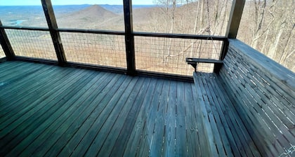 Live the High Life! UNBELIEVABLE VIEWS, Hot Tub, Pup Friendly!